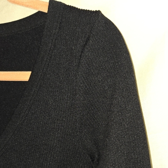 Garage Black Long Sleeve V Neck Crop Top Size Large - Picture 6 of 7